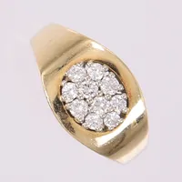 Ring med 10 diamanter tot. ca 0,30ct, Ø17mm, bredde 3-11mm, 14K Vekt: 6,8 g