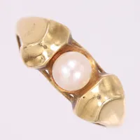 Ring med perle Ø18,5mm, bredde 2-8mm, 14K Vekt: 3,1 g