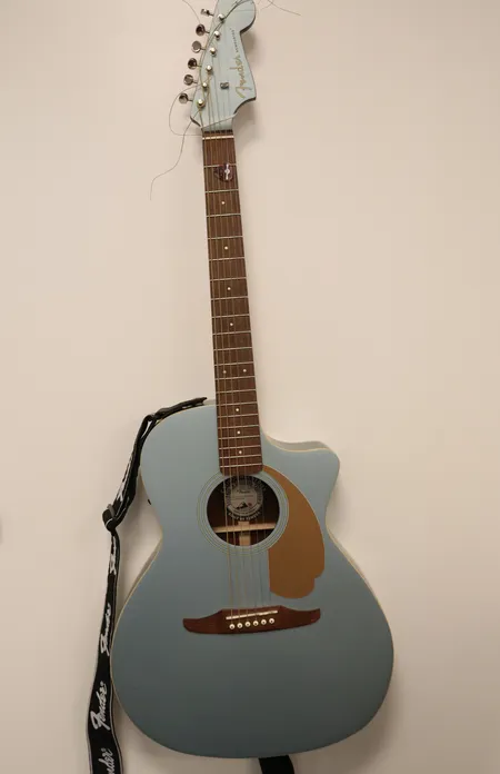 Fender Newporter player gitar,  akustisk med pickup, s.nr: JWA2132659 Vekt: 0 g Kontakt Lånekontoret for frakt