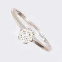 Ring med diamant 0,50ct, Ø 20mm, bredde 1-505mm, 14K Vekt: 2,8 g