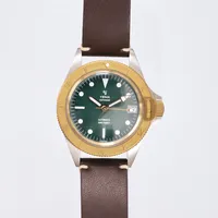 Yema Superman Steel Bronze Green, automatisk, diameter 39 mm med lærrem og ekstra gummirem, prod 2021. Vekt: 0 g