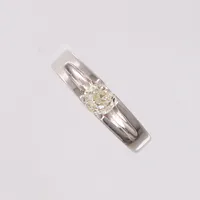 Ring med diamant ca 0,31ct, ø 17,5mm, 18K Vekt: 2,9 g