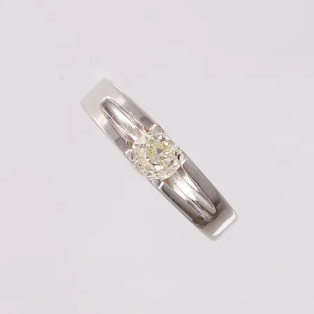 Ring med diamant ca 0,31ct, ø 17,5mm, 18K Vekt: 2,9 g Kontakt Lånekontoret for frakt