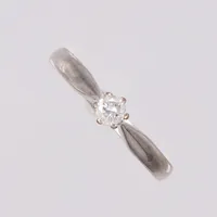 Ring med diamant, 0,13ct, ø 17mm, 14K Vekt: 2,4 g