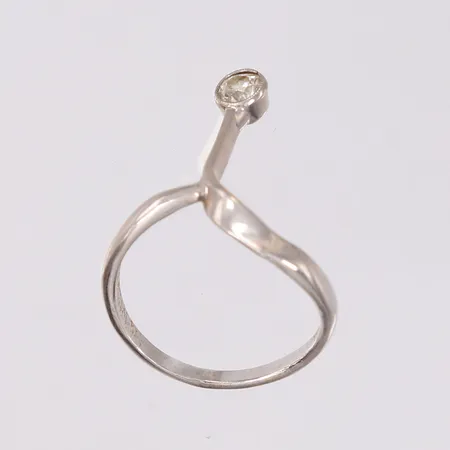 Ring med diamant old cut, ø 17,5mm, 14K Vekt: 2,7 g Kontakt Lånekontoret for frakt