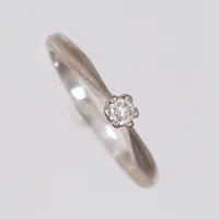 Ring med diamant 0,10ct, ø 17,4mm, 14K, slitt rodinering Vekt: 2,5 g