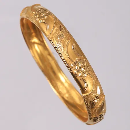 Armring, diameter 6,3cm, bredde 10,5mm, 21K Vekt: 14,4 g Kontakt Lånekontoret for frakt