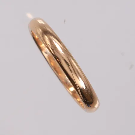 Ring, ø 18,7mm, bredde 3,2mm 14K, gravering Vekt: 3,7 g