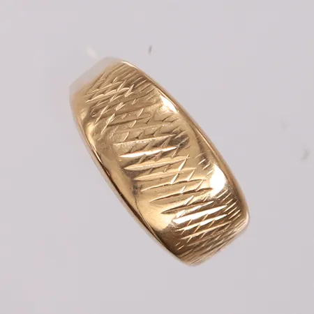 Ring, ø 17,5mm, bredde 3-9mm, 14K Vekt: 2,6 g