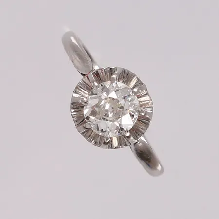 Ring med diamant, old-cut 0,75ct, ø 16,5mm, P950/1000 Vekt: 3 g