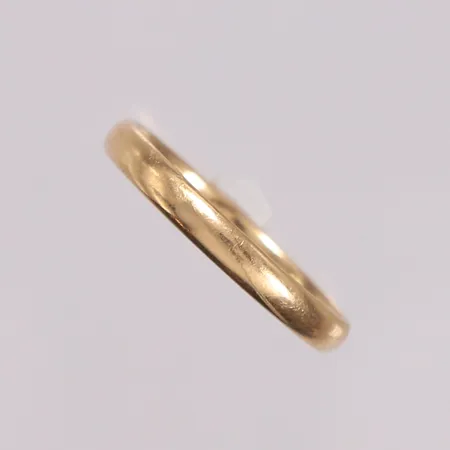 Ring, ø18mm, bredde 2,6mm, 14K, gravering Vekt: 1,7 g