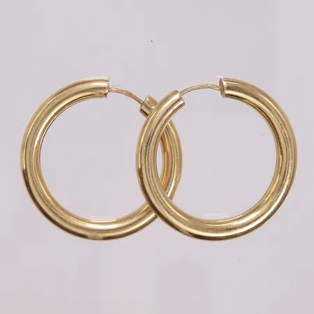 Ett par øreringer, diameter 31,5mm, bredde 4mm, 14K Vekt: 5,3 g