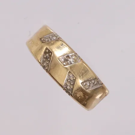 Ring, ø 16mm, bredde 4,3-6,9mm, 14K Vekt: 2 g