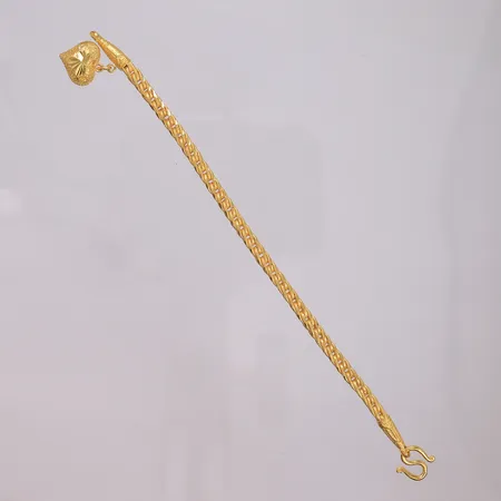 Armbånd med hjerteanheng, lengde 17,5cm, bredde 4mm, 23K Vekt: 15,2 g