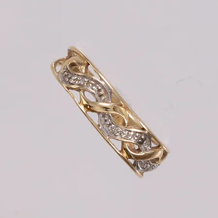 Ring, ø 17,5mm, bredde 1,9-5,6mm, 14K Vekt: 2 g