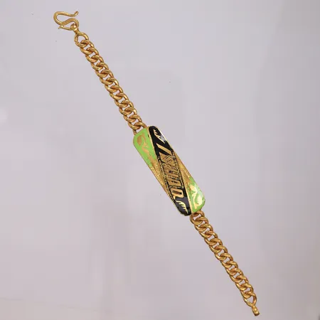 Armbånd med navneplate, "ISHAQ", lengde 19cm, bredde 7,3-16,1mm, 22K Vekt: 62,9 g