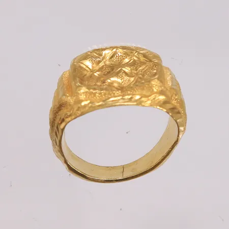 Ring, ø ca 16mm, bredde 5,7-18mm, 23K, bulkete Vekt: 7,6 g