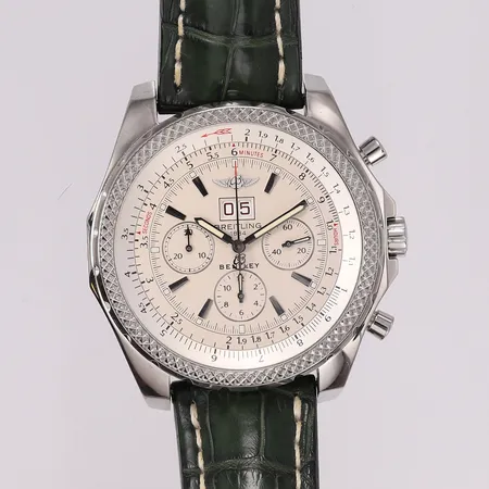 Breitling Bentley 6,75, ref. A4436212/G573, ø48mm, serienr. 2299456, rem av krokodilleskinn, hvit urskive, safirglass, boks,  papirer og stållenke i deler medfølger, kjøpt i London 28.09.2008 Kontakt Lånekontoret for frakt