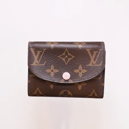 Lommebok, Louis vuitton, Rosalie, modell M62361, 11 x 8,5 x 1,5cm, lys rosa innside, monogrammønster, gavekvittering fra 2018, ytterboks, støvpose, noe slitasje. Vekt: 0 g Kontakt Lånekontoret for frakt