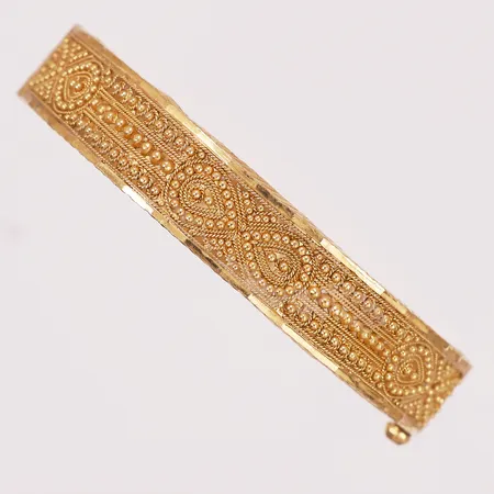 Armring med lås, ø60, bredde 10mm, 22K Vekt: 22,4 g Kontakt Lånekontoret for frakt