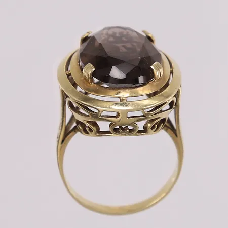 Ring med brun sten, ø17,3mm, bredde 2,3-24mm, 14K Vekt: 7,8 g Kontakt Lånekontoret for frakt