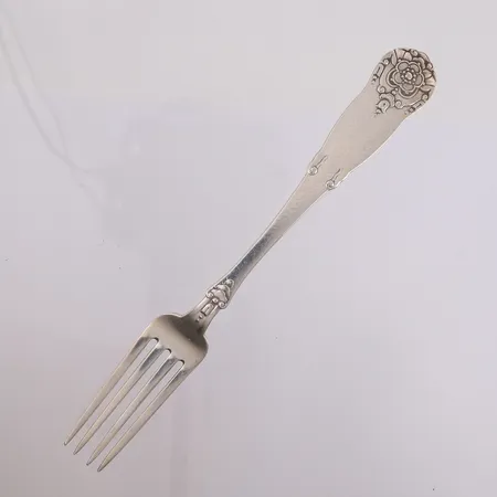 1 gaffel Hardanger, lengde 20,5cm, 830S Vekt: 53,1 g Kontakt Lånekontoret for frakt