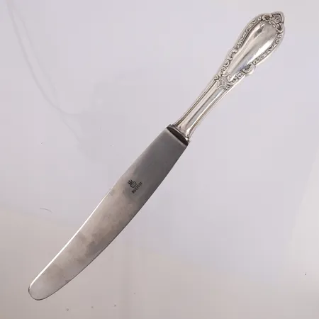 2 kniver, ukjent mønster, lengde 24,2cm, 925S Vekt: 189 g Kontakt Lånekontoret for frakt