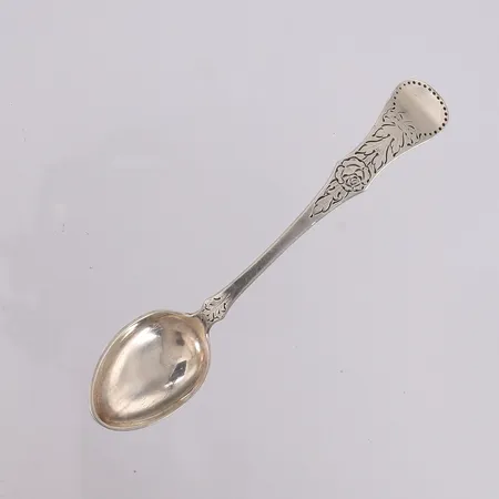 1 teskje Flat rose, lengde 11,8cm, 830S Vekt: 13,7 g Kontakt Lånekontoret for frakt