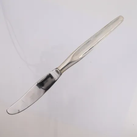 8 spisekniver Aase, lengde 22,2cm, 830S Vekt: 574,5 g Kontakt Lånekontoret for frakt
