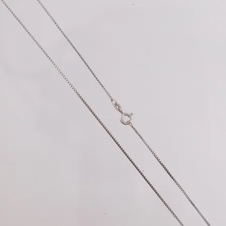 Kjede Veneziansk, lengde 39 cm, bredde 1mm, hvitt gull, 14K Vekt: 2,4 g Kontakt Lånekontoret for frakt