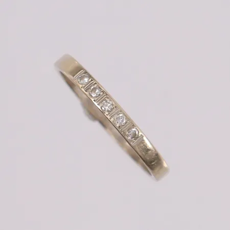 Ring med diamanter (5 x ca. 0,02ct), ø18,2mm, bredde 2,2mm, 14K Vekt: 2 g Kontakt Lånekontoret for frakt