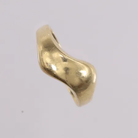 Ring, ø16,7mm, bredde 5,2- 9,2mm, 14K Vekt: 3,4 g Kontakt Lånekontoret for frakt