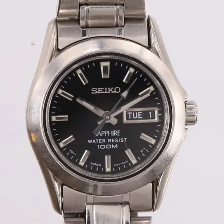 Seiko Sapphire, ø25mm, ref. V783-0A50, snr. 091673, stål, quartz, sort urskive, safirglass, viser dag og dato, ripete, slitt lås, går ikke, behøver nytt batteri, uten boks og papirer Kontakt Lånekontoret for frakt