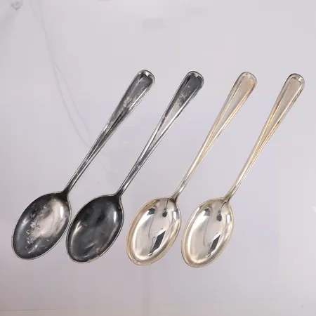 4 spiseskjeer Jubileum, lengde 17,4cm (liten), to av skjeene er misfarget, 830S Vekt: 169,2 g Kontakt Lånekontoret for frakt