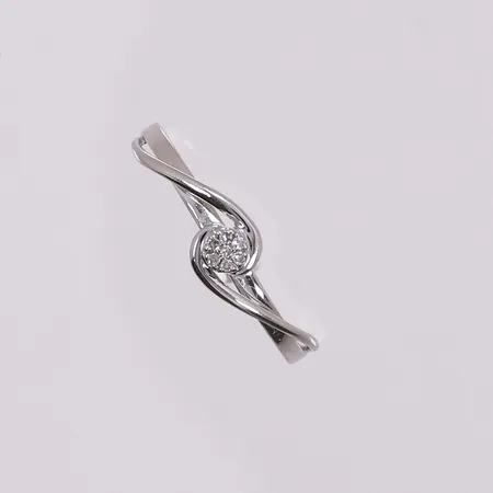 Ring med diamanter 7x ca 0,005ct, ø17,5mm, 14K.  Vekt: 1,2 g Kontakt Lånekontoret for frakt