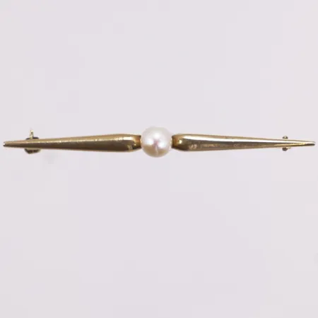 Brosje med perle, 60mm, bredde 3mm, 14K.  Vekt: 3,8 g Kontakt Lånekontoret for frakt