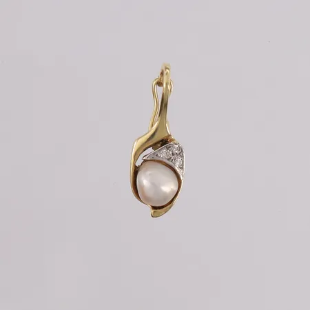 Anheng med perle og tre klare stener, 22x9mm, 14K Vekt: 2 g Kontakt Lånekontoret for frakt