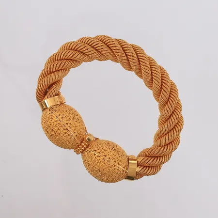 Armring, indre diameter 60x40mm, bredde 10,5- 22,3mm, 21K Vekt: 84,6 g Kontakt Lånekontoret for frakt