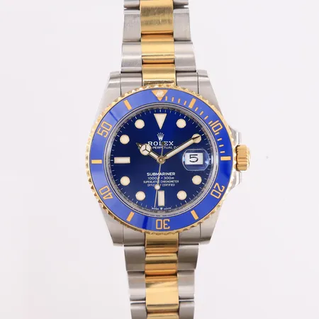 Herreur Rolex Submariner, ref 126613LB, snr 8P6787M4, boettnr 2360, cal 3235, verknr 35460835, ø41mm, stål/gull, automat, safirglas, sertifikat år 2022, boks ikke komplett, ytterseske (sliten).  Kontakt Lånekontoret for frakt