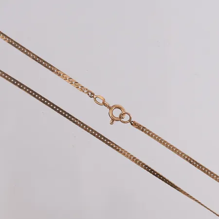 Kjede, lengde 52cm, bredde 2mm, ujevnt mønster, 14K Vekt: 5 g