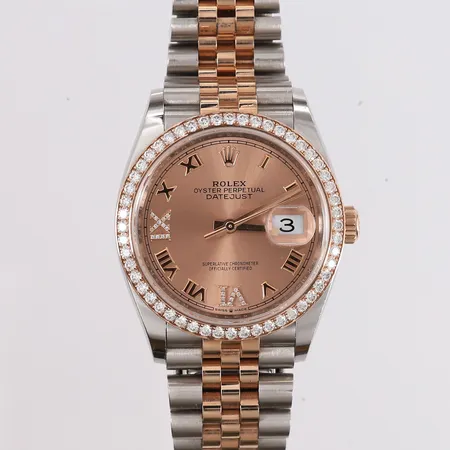 Armbåndsur Rolex Datejust, ref 126281RBR, snr 7R6441A2, boettnr 2080, cal 3235, verknr Y76SK644, ø36mm, stål/gull, diamantbezel, sertifikat år 2020, ekstra lenkebiter, tag, box og skadet yttereske.  Kontakt Lånekontoret for frakt