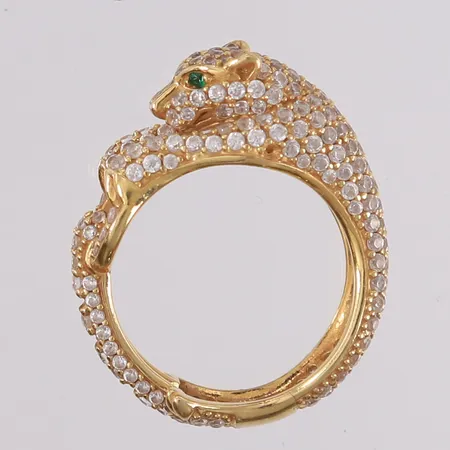 Ring med klare stener, ø16,8mm, bredde 2,9- 10,1mm, 18K Vekt: 6,9 g Kontakt Lånekontoret for frakt