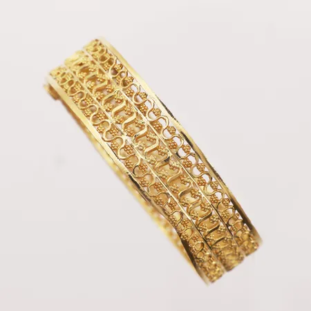 Armring, åpnebar, ø 55,8mm, bredde 16,1mm, 22K Vekt: 16,5 g Kontakt Lånekontoret for frakt