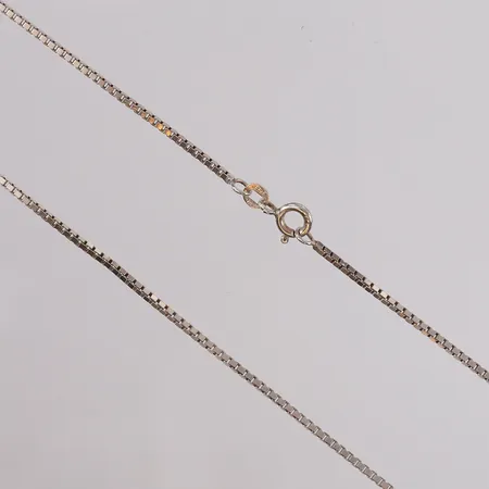 Kjede Veneziansk, lengde 81cm, bredde 1,4mm, 925S Vekt: 9,1 g Kontakt Lånekontoret for frakt