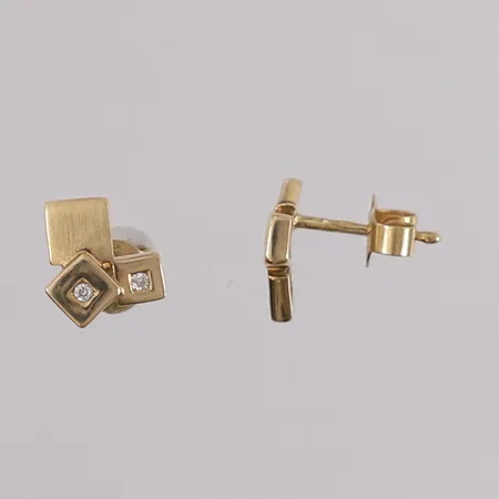 Ett par øredobber med diamanter (4 x ca. 0,01ct), 10x8mm, 14K Vekt: 1,5 g Kontakt Lånekontoret for frakt