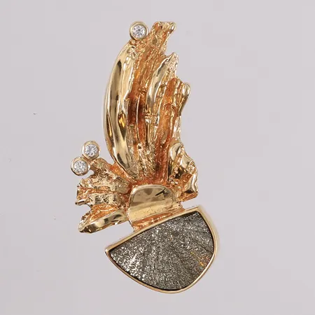 Anheng med sten og diamanter (3 x ca. 0,03ct), 41x22mm, 14K Vekt: 8,7 g Kontakt Lånekontoret for frakt