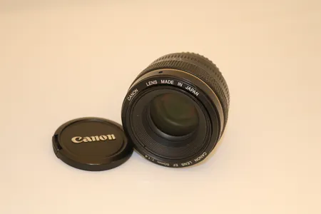 Objektiv Canon lens EF Ultrasonic, 50mm 1:1.4 ø50mm, frontdeksel og baklokk medfølger, ingen bag/veske, ikke funksjonstestet Kontakt Lånekontoret for frakt
