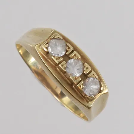 Ring med 3 blanke stener, ø19,5mm, 2,8- 7,8mm, 14K Vekt: 4 g Kontakt Lånekontoret for frakt