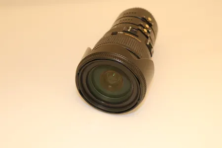 Objektiv Sigma DC 17-70mm 1:2.8-4 MACRO HSM optical stabilizer (snr: 12665656) ø72mm, motlysbeskyttelse, med baklokk, 3 fotodiox pro (13mm, 21mm og 31mm, ikke funksjonstestet, ingen bag/veske Kontakt Lånekontoret for frakt