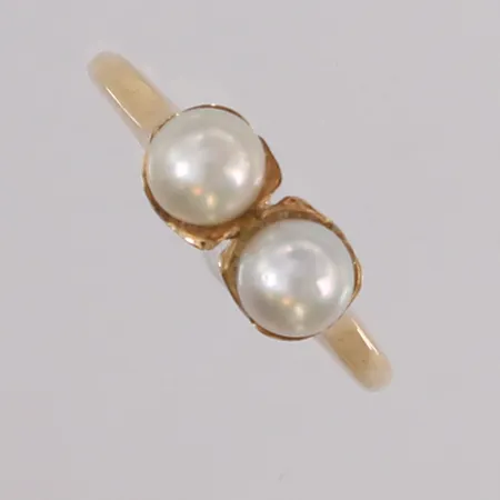 Ring med 2 perler, ø16,4mm, bredde 1,2- 5,6mm, 14K Vekt: 2,7 g Kontakt Lånekontoret for frakt